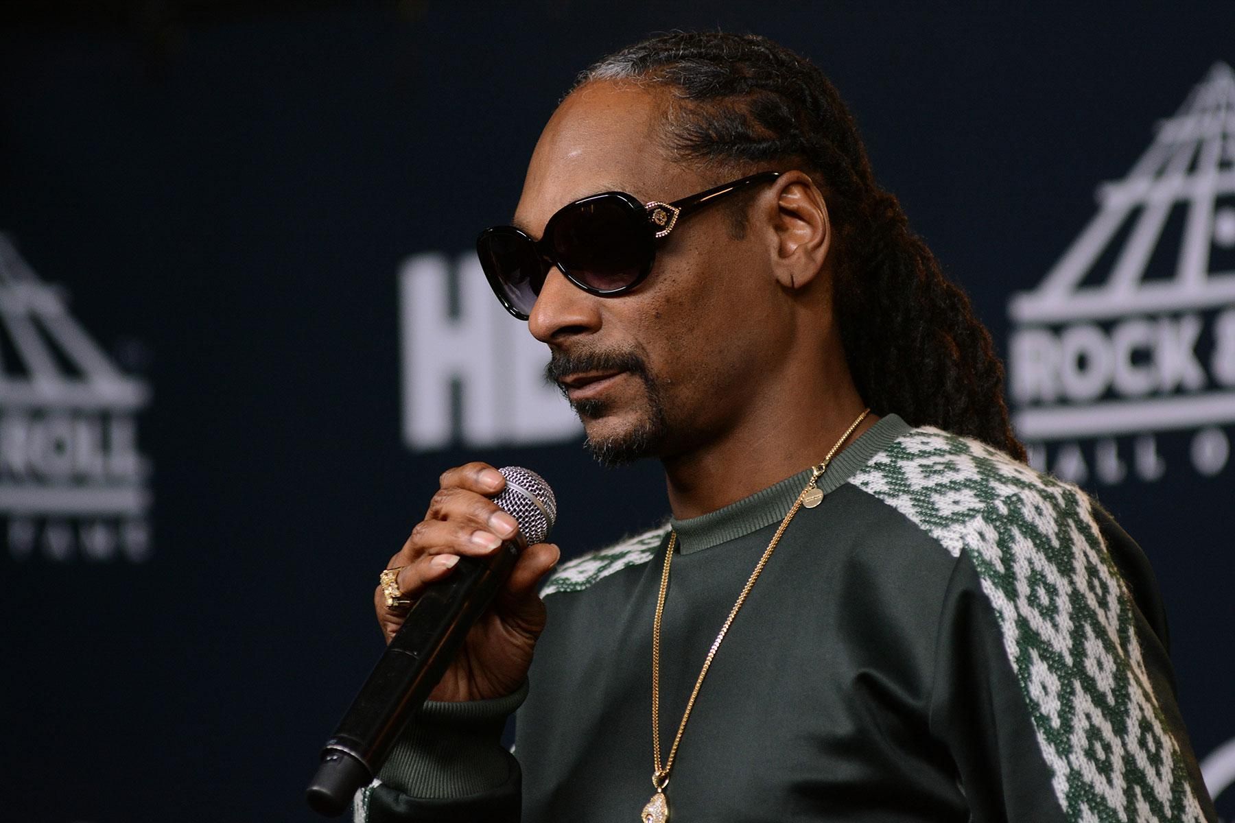 Snoop Dogg Prays For His Mom Who Is Fighting Unknown Illness