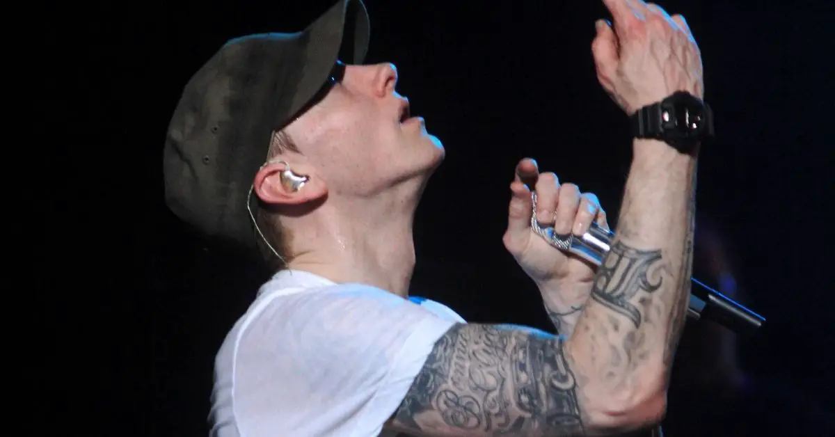 Eminem Kneels During Super Bowl Halftime Show And The Right Loses It