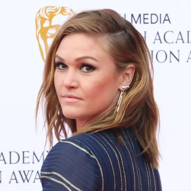 Julia Stiles Speaks Out After She Was Criticized for the Way She Held Her  Newborn | Entertainment Tonight