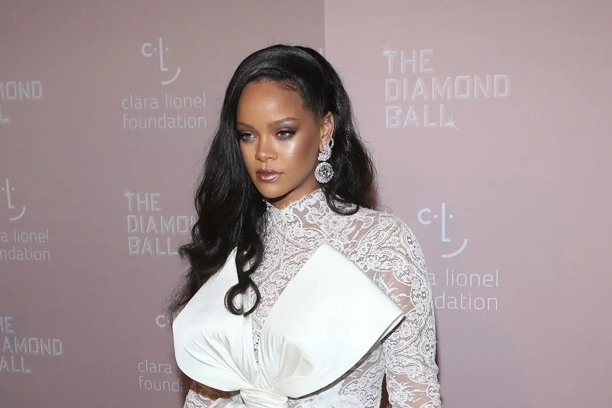 Rihanna Glows in First IG Post Proudly Debuts Baby Bump?