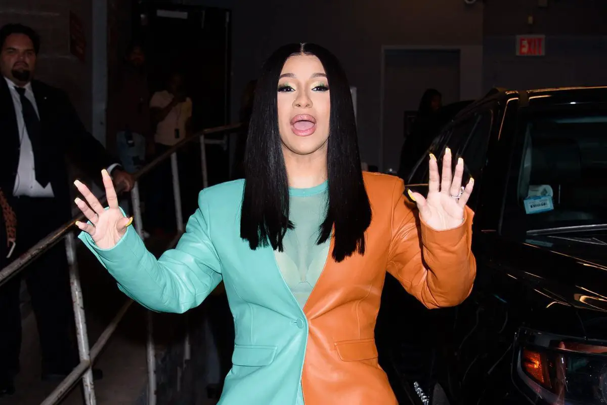 Did Cardi B Beat Somebody With A Mic At The Wireless Festival? #CardiB