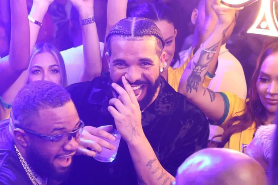 Drake Hands Dancers Stacks Of Cash At Wild Houston Birthday Bash 