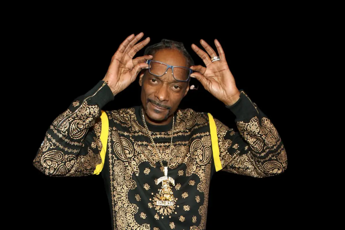 Snoop Dogg's Inglewood Store Vandalized With Anti-Crips Graffiti