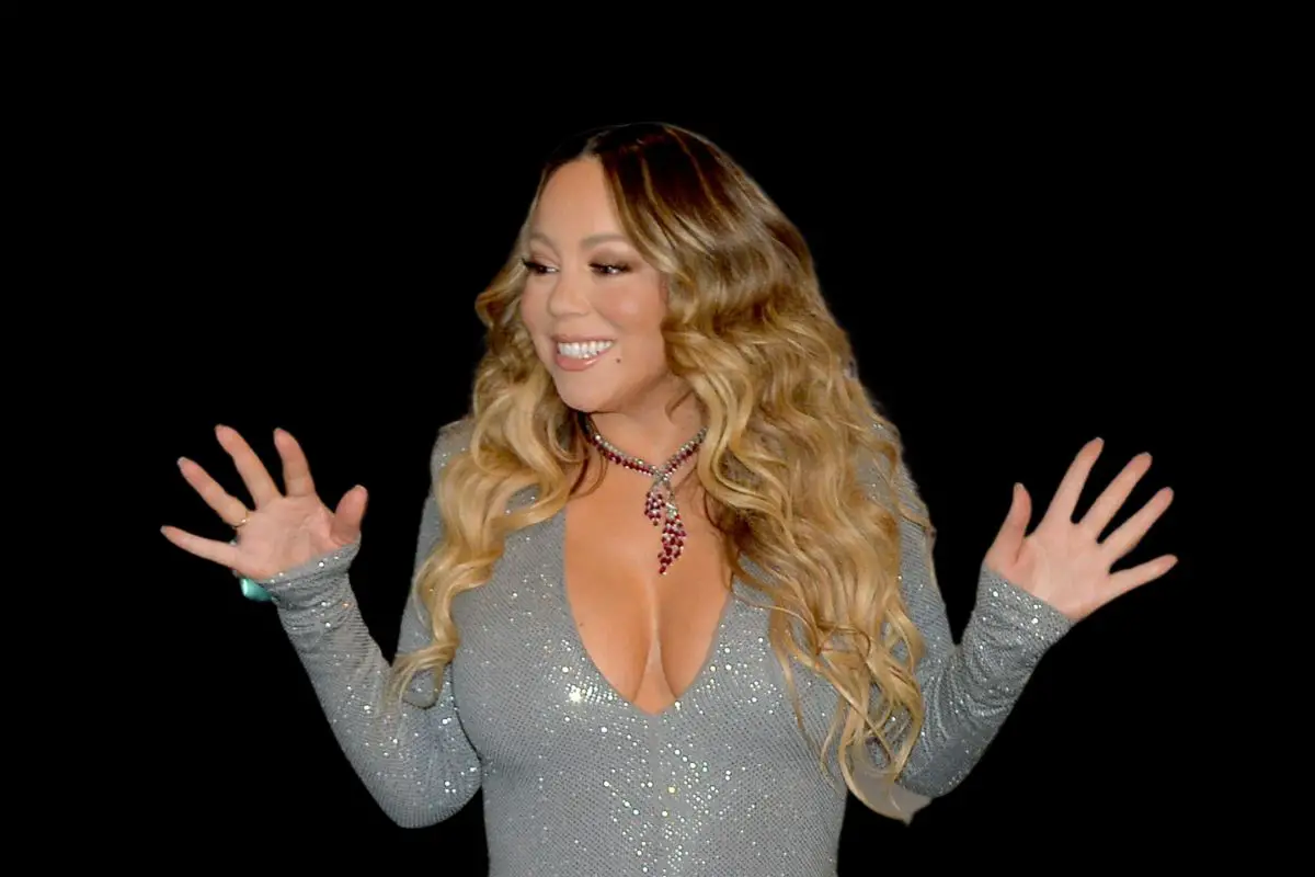 Mariah Carey Sizzles In Sexy New Victoria's Secret Holiday Campaign -  AllHipHop