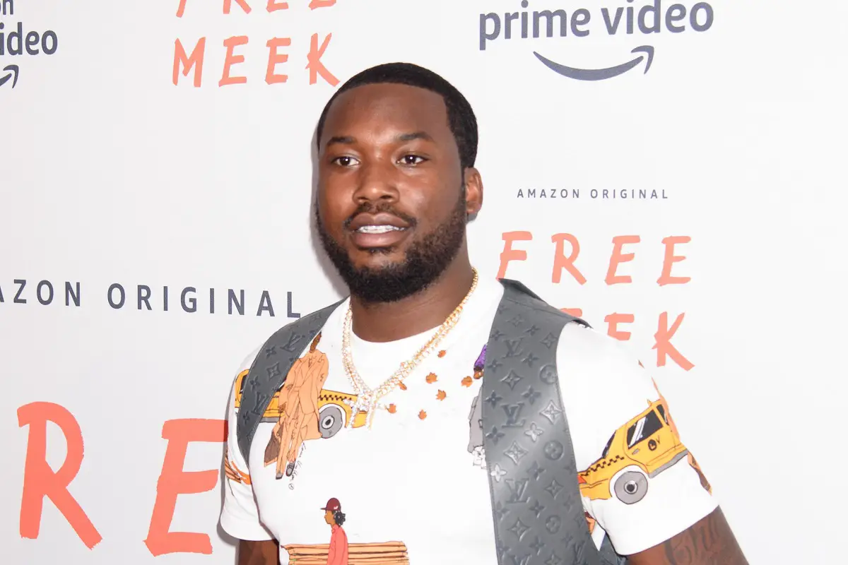 Meek Mill Shows Support For Chris Brown By Blasting Ruffles #ChrisBrown