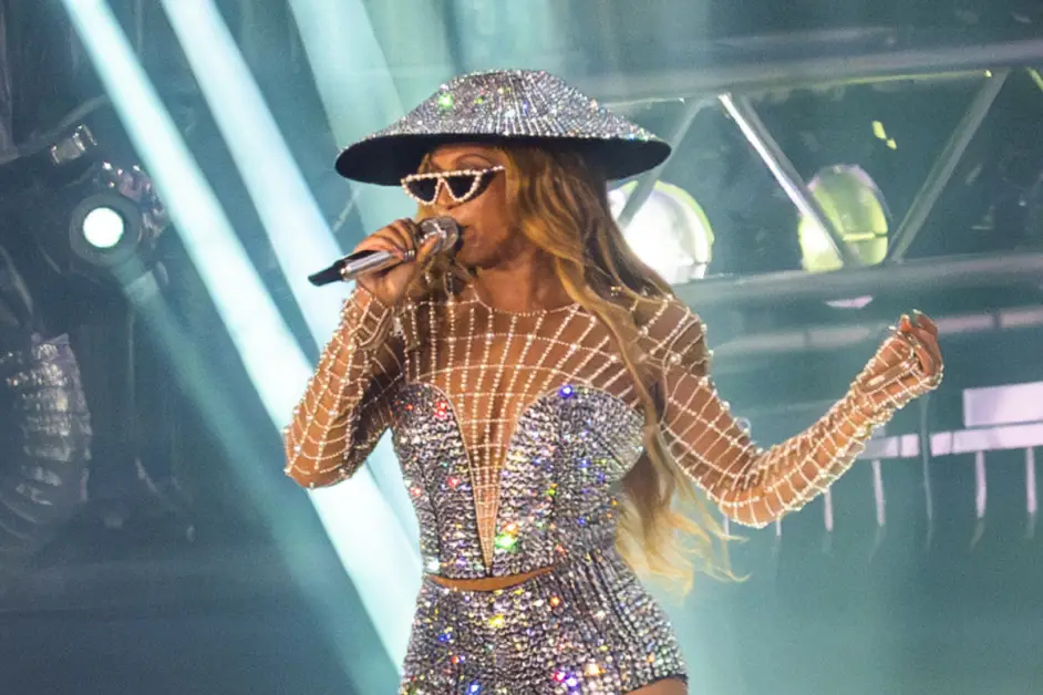 Beyoncé Breaks Barriers With Country Music Awards Recognition