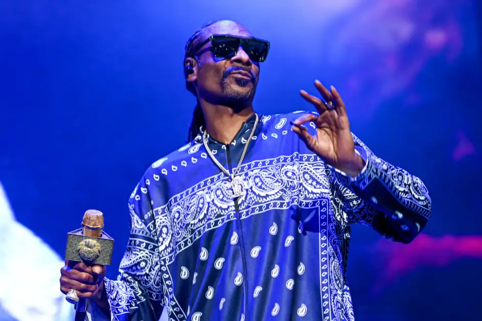 Snoop Dogg Gets Swimming Lesson From Michael Phelps In Hilarious 2024 Olympics Video 