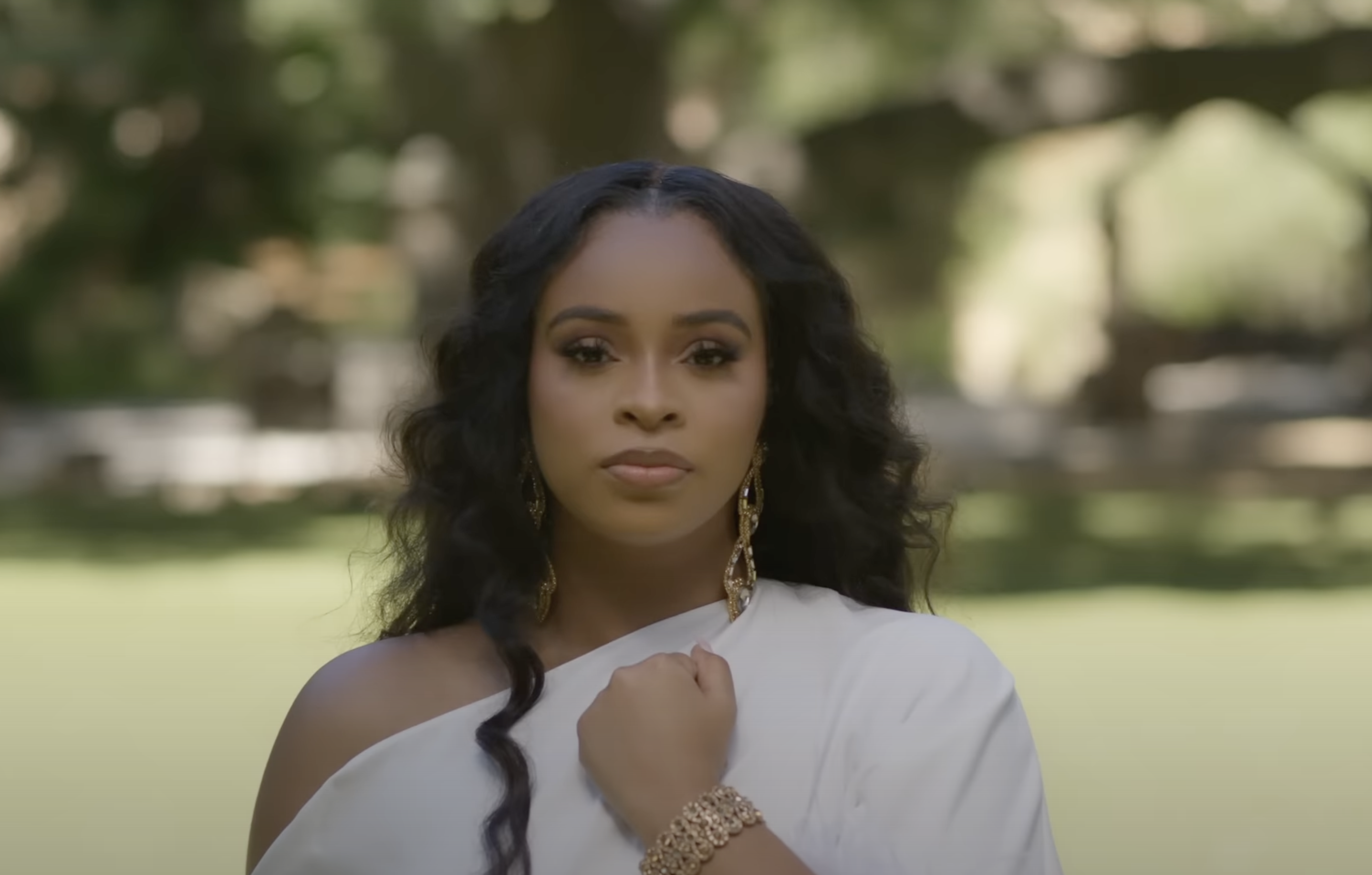 A Bit Of Positivity: Singer Koryn Hawthorne Crafts A Classic With Media ...