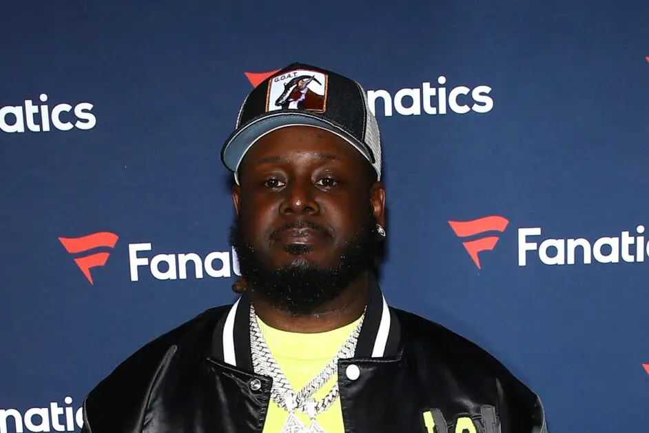 T-Pain Chastises Mississippi Crowd After Rowdy Fans Repeatedly Throws Items At Him