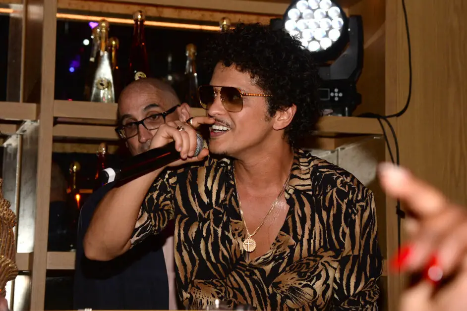 Bruno Mars Laughs Off $50M Gambling Debt Rumors 