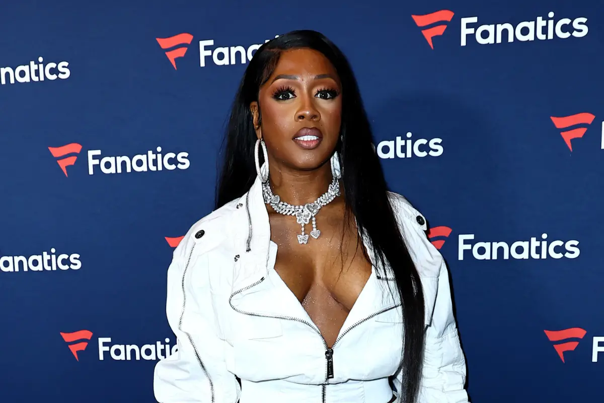Remy Ma Responds With Violence To Troll Calling Her Broke: “STFU Unless You Wanna Fight” #RemyMa