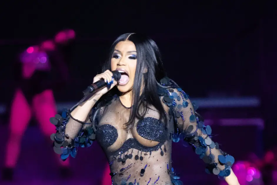 Cardi B Threatens To Beat Up Apartment Resident In Wild Video