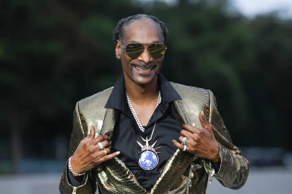 Snoop Dogg Provides Deion Sanders & Son Shilo With “High Hopes” Amid Forearm Injury