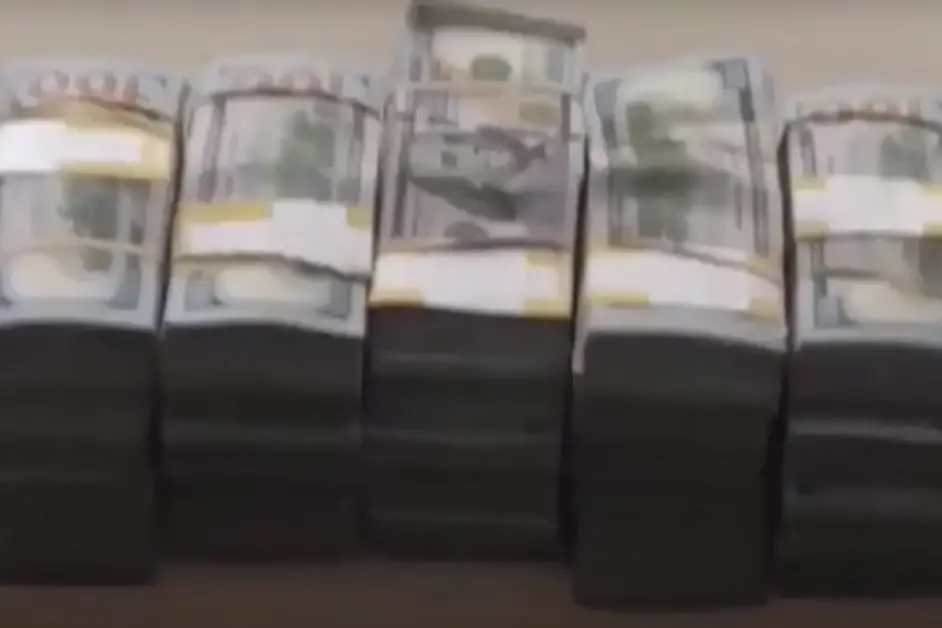 SIGNS: $7.5M In Cash Discovered In Safe Purchased At Storage Unit Auction For $500