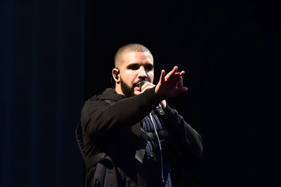 Drake Stops His Show To Gift $40K & Deliver Emotional Speech